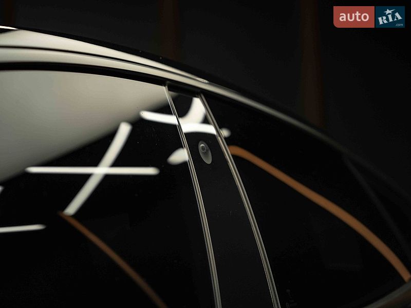 Лифтбек Tesla Model S 2018 в Черновцах