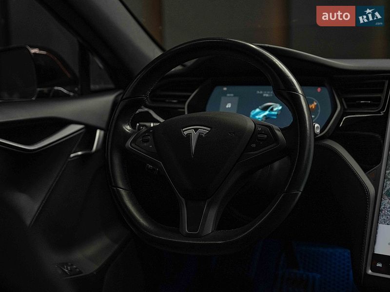 Лифтбек Tesla Model S 2018 в Черновцах