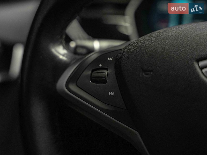 Лифтбек Tesla Model S 2018 в Черновцах
