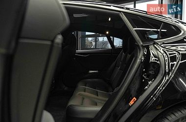 Лифтбек Tesla Model S 2018 в Черновцах
