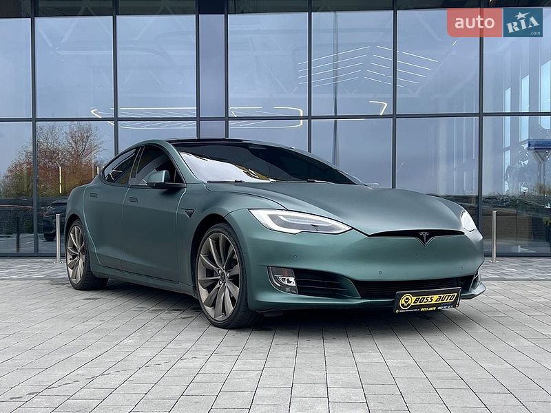 Ліфтбек Tesla Model S 2018 в Львові