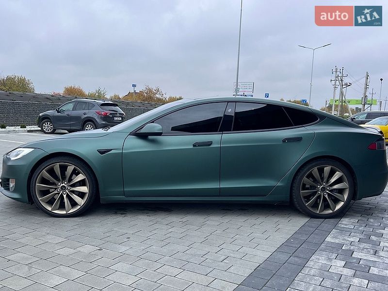 Ліфтбек Tesla Model S 2018 в Львові