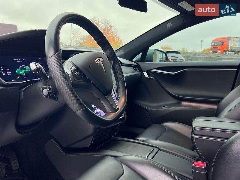Ліфтбек Tesla Model S 2018 в Львові