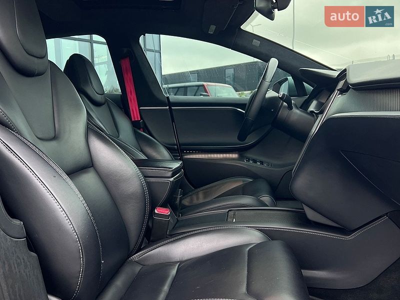 Ліфтбек Tesla Model S 2018 в Львові