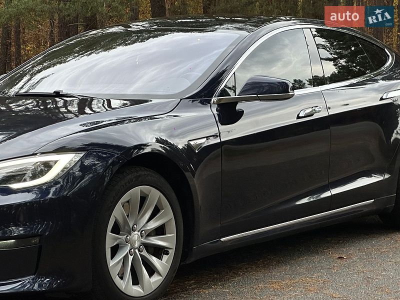 Лифтбек Tesla Model S 2014 в Вышгороде