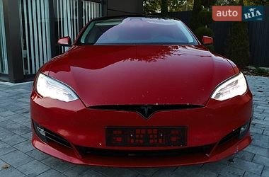 Ліфтбек Tesla Model S 2017 в Трускавці
