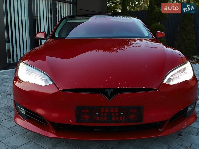 Ліфтбек Tesla Model S 2017 в Трускавці