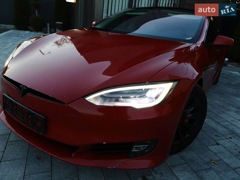 Ліфтбек Tesla Model S 2017 в Трускавці