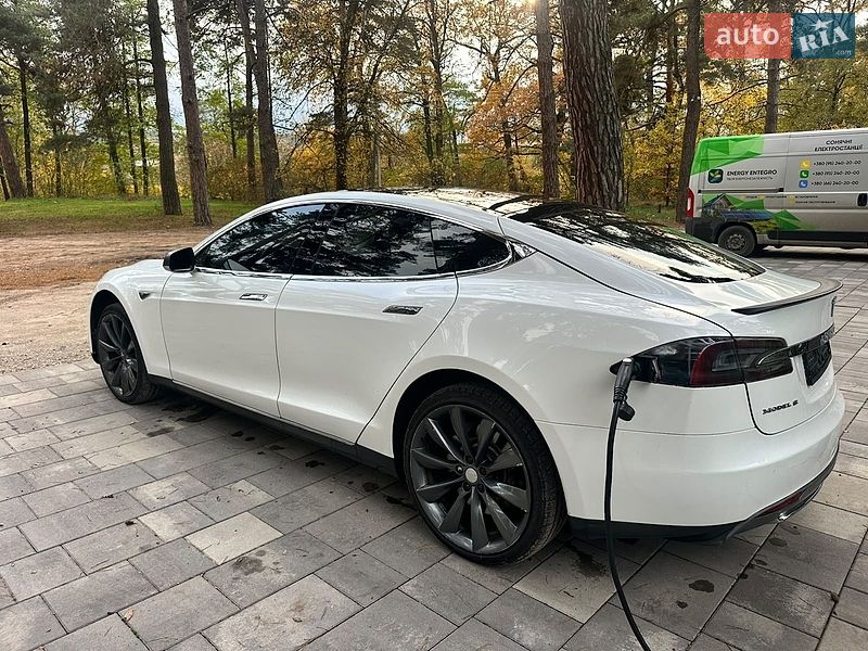 Лифтбек Tesla Model S 2012 в Ананьеве