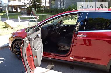 Внедорожник / Кроссовер Tesla Model X 2018 в 
