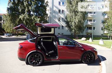 Внедорожник / Кроссовер Tesla Model X 2018 в 