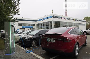 Внедорожник / Кроссовер Tesla Model X 2017 в 