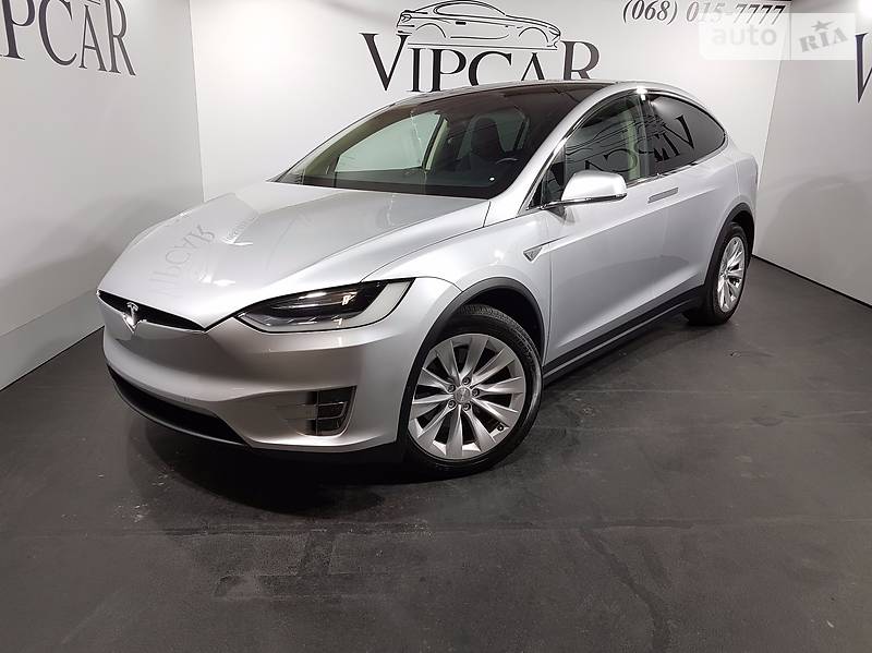 Tesla Model X 2016 года