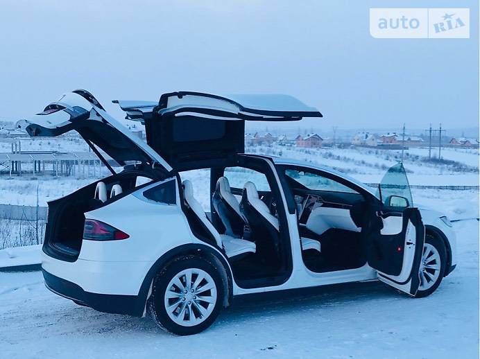 Внедорожник / Кроссовер Tesla Model X 2017 в Ровно