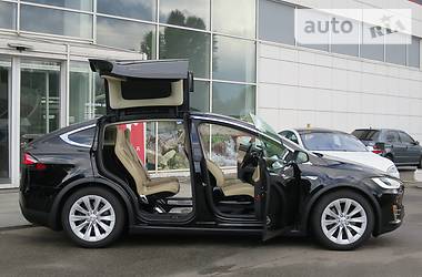 Внедорожник / Кроссовер Tesla Model X 2016 в Киеве