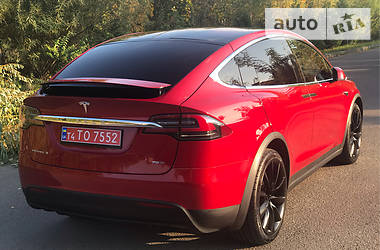 Позашляховик / Кросовер Tesla Model X 2018 в Рівному