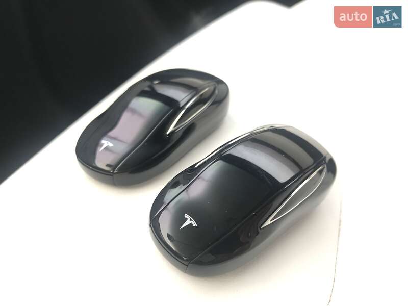 Позашляховик / Кросовер Tesla Model X 2016 в Києві