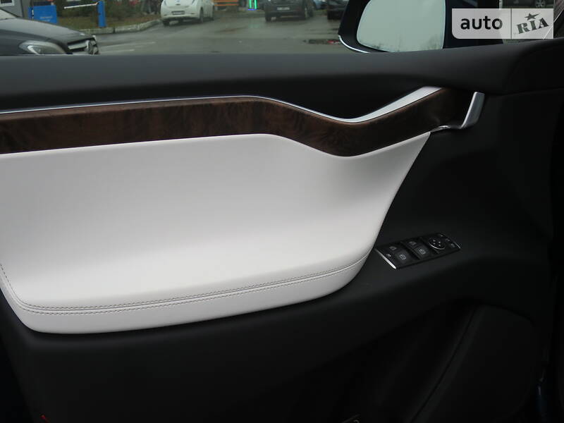 Позашляховик / Кросовер Tesla Model X 2016 в Києві