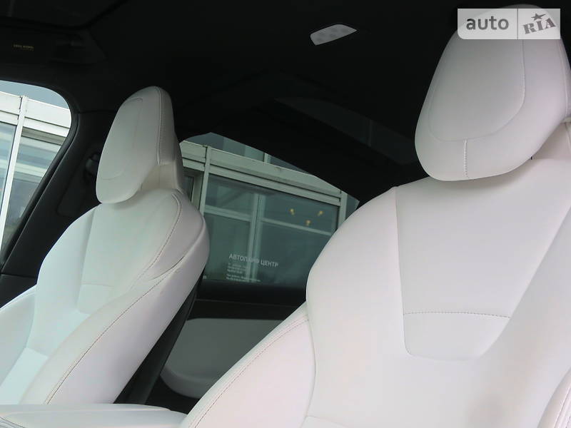Позашляховик / Кросовер Tesla Model X 2016 в Києві
