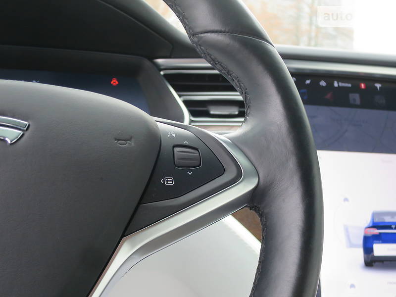 Позашляховик / Кросовер Tesla Model X 2016 в Києві