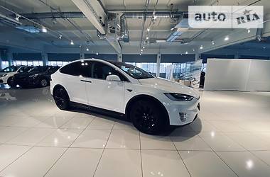 Позашляховик / Кросовер Tesla Model X 2016 в 