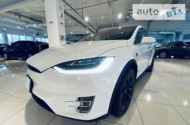 Позашляховик / Кросовер Tesla Model X 2016 в 