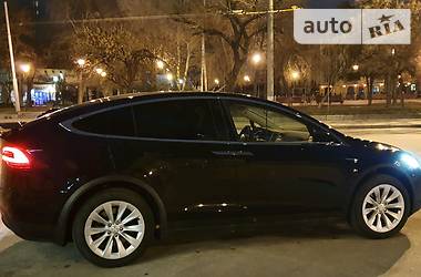 Позашляховик / Кросовер Tesla Model X 2017 в 
