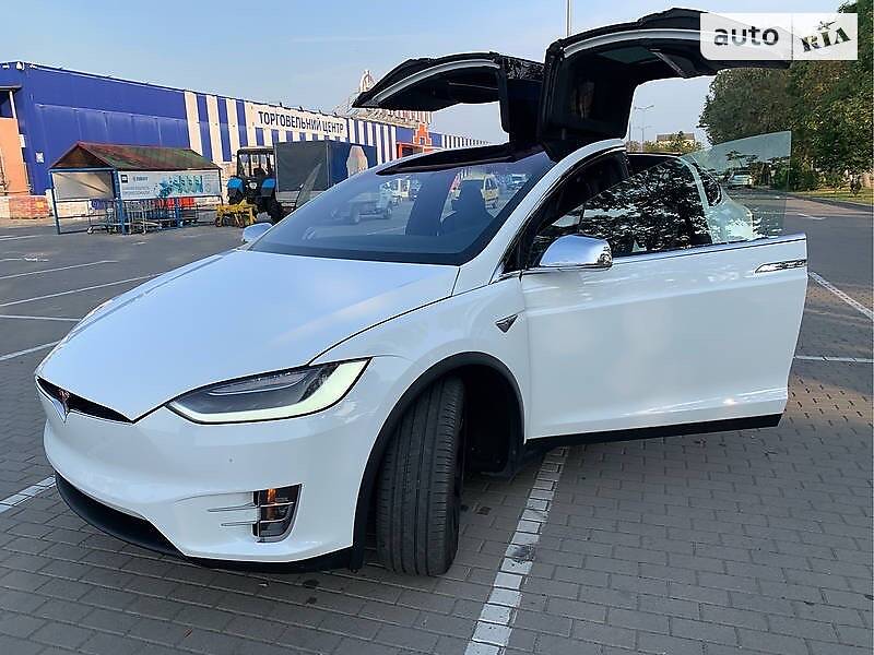 Позашляховик / Кросовер Tesla Model X 2016 в Івано-Франківську