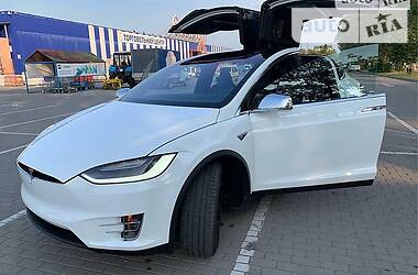Позашляховик / Кросовер Tesla Model X 2016 в 