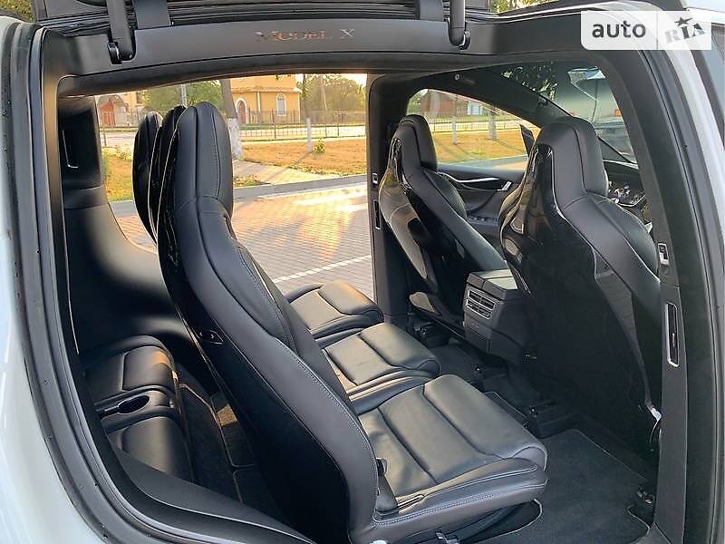 Позашляховик / Кросовер Tesla Model X 2016 в Івано-Франківську