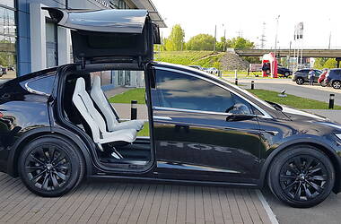 Позашляховик / Кросовер Tesla Model X 2016 в Києві