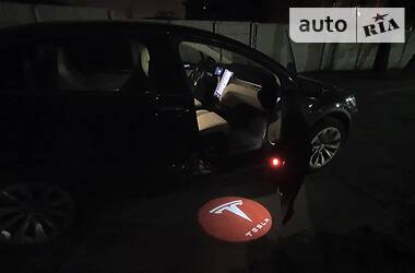Позашляховик / Кросовер Tesla Model X 2017 в 