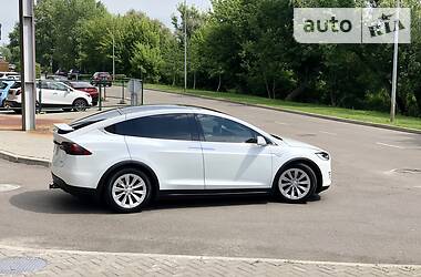 Позашляховик / Кросовер Tesla Model X 2016 в 