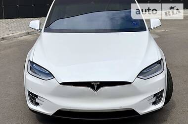 Позашляховик / Кросовер Tesla Model X 2016 в 