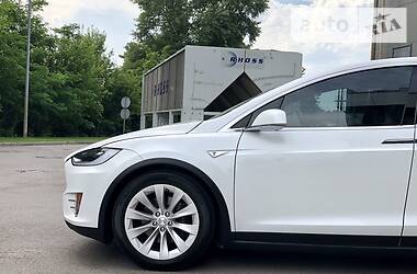 Позашляховик / Кросовер Tesla Model X 2016 в 