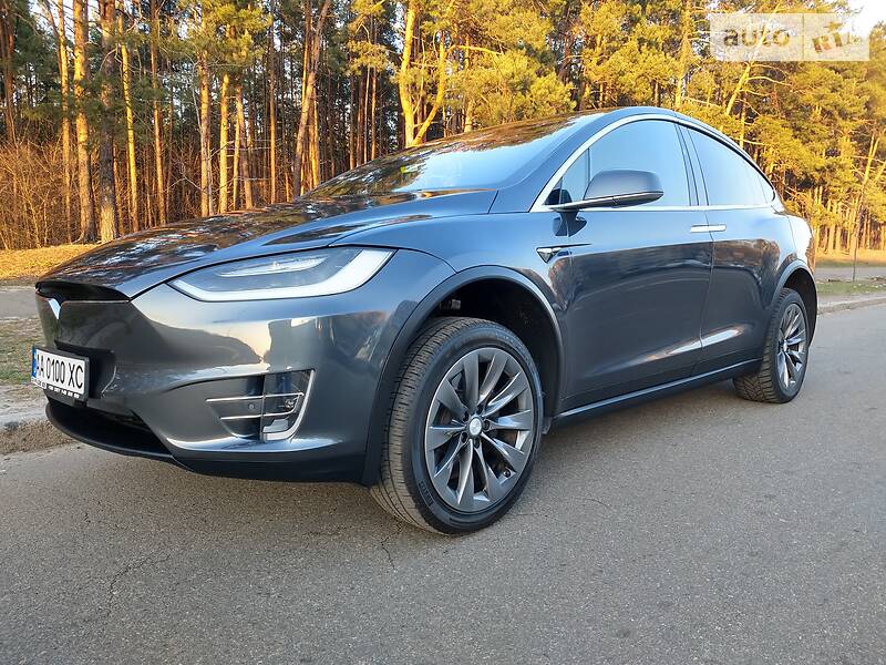 Позашляховик / Кросовер Tesla Model X 2017 в 
