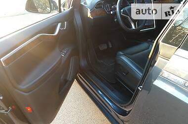 Позашляховик / Кросовер Tesla Model X 2017 в 