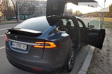 Позашляховик / Кросовер Tesla Model X 2017 в 