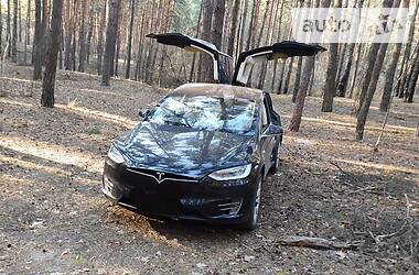 Позашляховик / Кросовер Tesla Model X 2017 в 