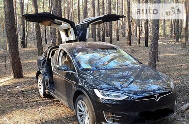 Позашляховик / Кросовер Tesla Model X 2017 в 