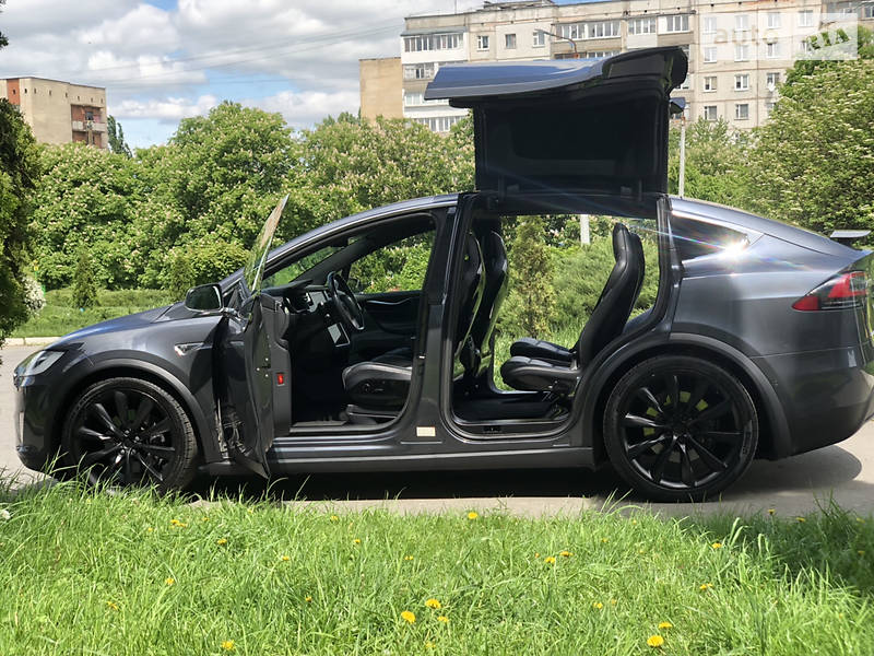 Позашляховик / Кросовер Tesla Model X 2016 в Хмельницькому