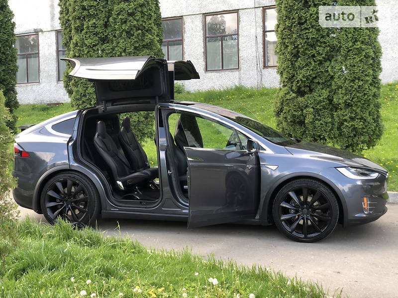 Позашляховик / Кросовер Tesla Model X 2016 в Хмельницькому