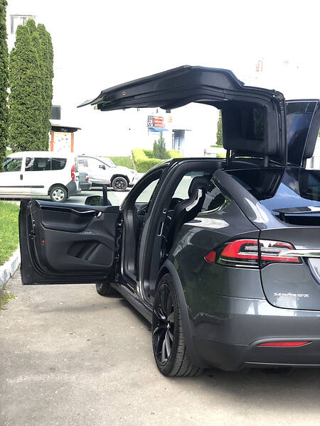 Позашляховик / Кросовер Tesla Model X 2016 в Хмельницькому
