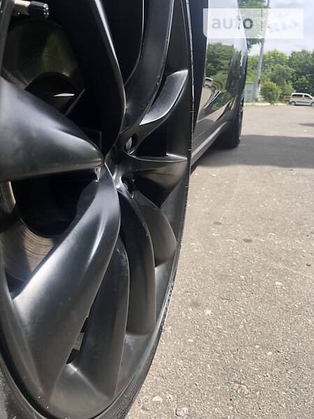 Позашляховик / Кросовер Tesla Model X 2016 в Хмельницькому