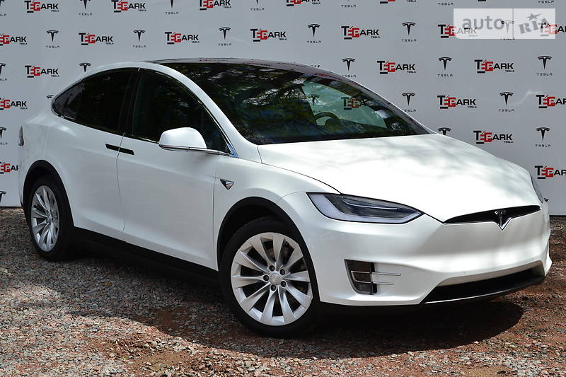 Позашляховик / Кросовер Tesla Model X 2018 в 