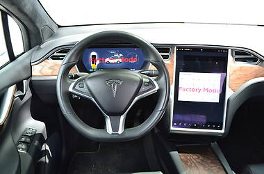 Позашляховик / Кросовер Tesla Model X 2018 в 