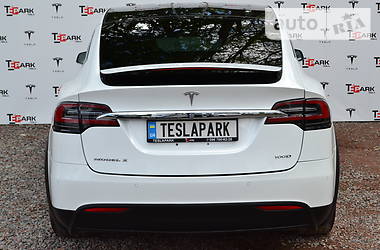 Позашляховик / Кросовер Tesla Model X 2018 в 