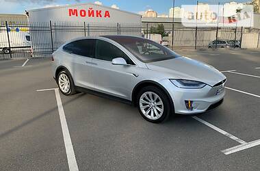 Позашляховик / Кросовер Tesla Model X 2017 в 