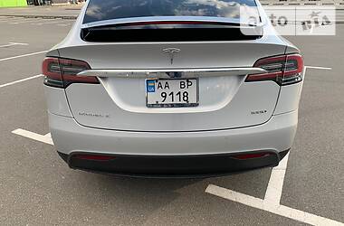 Позашляховик / Кросовер Tesla Model X 2017 в 
