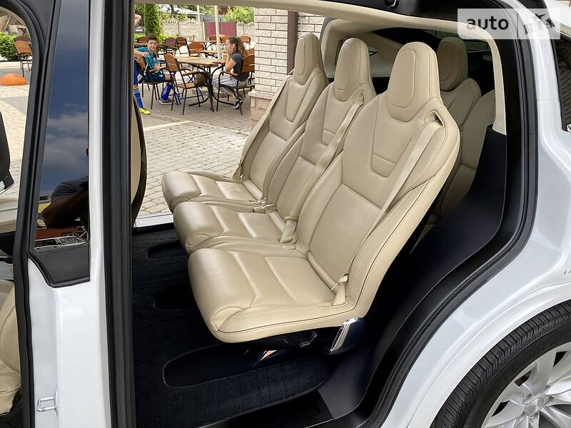 Хэтчбек Tesla Model X 2016 в Сторожинце